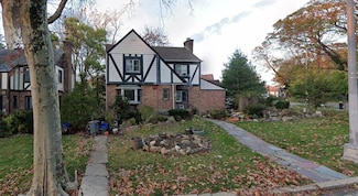 182-27 Grand Central Pkwy, Jamaica, NY 11432