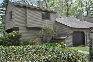 8 Sycamore Ln, Avon, CT 06001