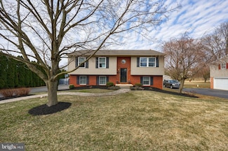 1041 Glenview Dr, Denver, PA 17517