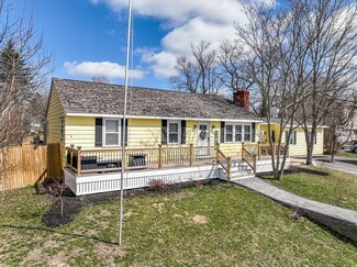 390 Old Colony Ave, Somerset, MA 02726