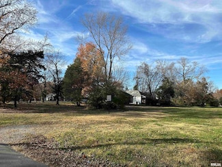 900 W Cherry St, Carbondale, IL 62901