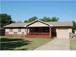 351 S 1st St, Clearwater, KS 67026