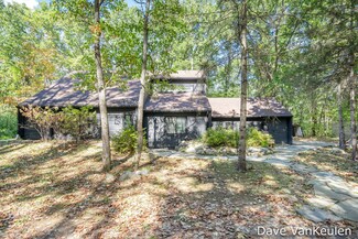 10475 Settlewood Dr SE, Lowell, MI 49331