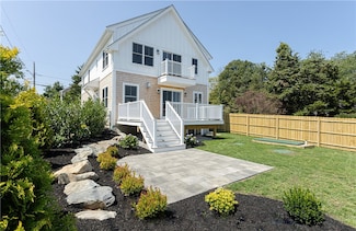 10 Mount Hope Ave, Portsmouth, RI 02871