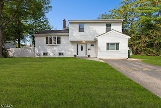 5 Waverly Dr E, Edison, NJ 08817