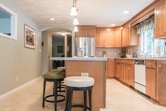 10 Timberlane Rd, Plaistow, NH 03865