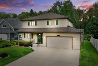 944 Long Point Dr, Houghton Lake, MI 48629