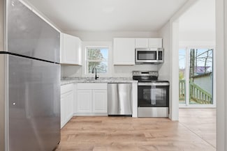 20 Spruce St, Newport, ME 04953