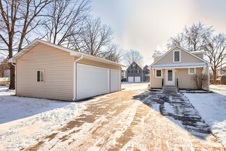 1405 Sunnyside Dr, Johnsburg, IL 60051