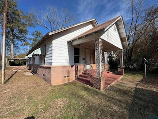 714 W Quitman Ave, Gladewater, TX 75647
