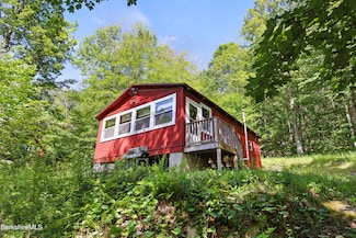 5 Lakeview Rd, Hinsdale, MA 01235