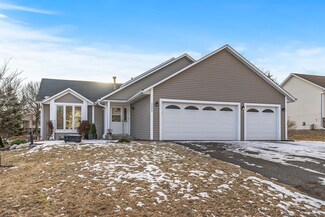 9305 Andrea Dr, Woodbury, MN 55125