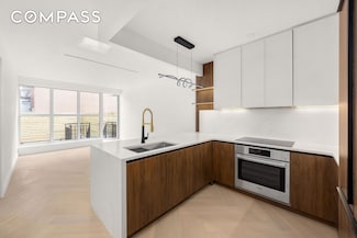 90 Herbert St Unit TH1, Brooklyn, NY 11222