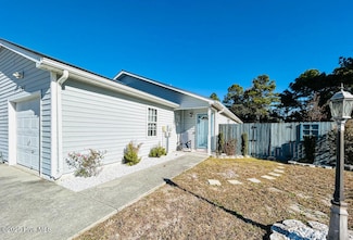 141 Charlton Rd, Hubert, NC 28539