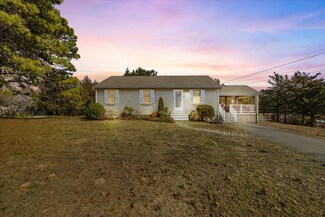 5 Mashnee Rd, Buzzards Bay, MA 02532