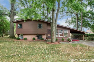 2320 Holliday Dr SW, Wyoming, MI 49519