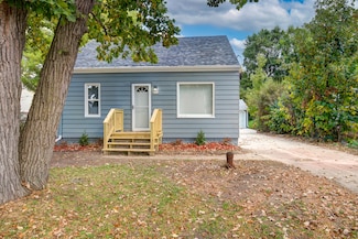 4958 S 20th St, Milwaukee, WI 53221