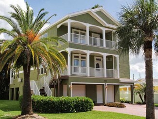 117 6th St, Belleair Beach, FL 33786