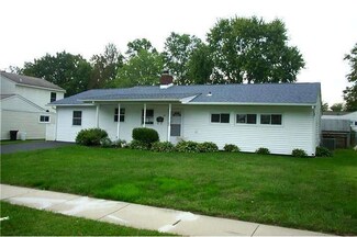 47 Gamewood Rd, Levittown, PA 19057