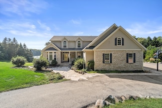 N5463 Stone Hedge Ln, Fredonia, WI 53021