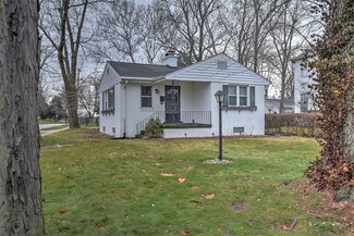 105 N Oakcrest Ave, Decatur, IL 62522