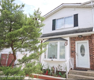 22 Confederation Place, Staten Island, NY 10303