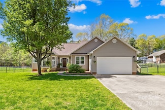 102 Northshore Dr, Cherryville, NC 28021