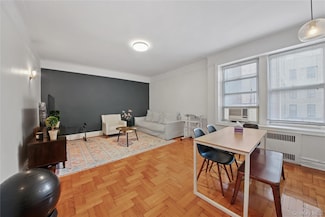 35-05 72nd St Unit 3G, Jackson Heights, NY 11372