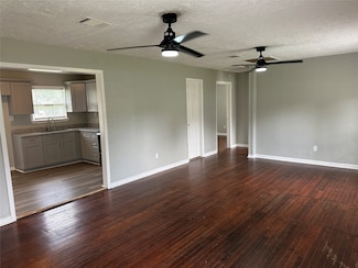 5345 Higgins St, Houston, TX 77033