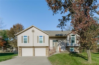 4050 SW Laharve Dr, Lees Summit, MO 64082