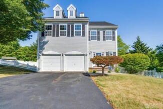 16 Oxford Ct, Kendall Park, NJ 08824