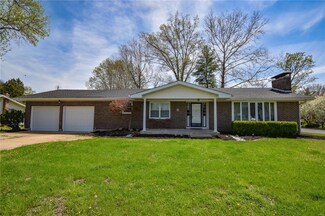 218 Valley Dr, Washington, MO 63090