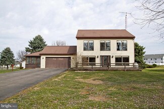 3749 Country Ln, Gordonville, PA 17529