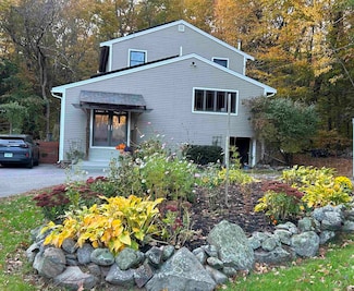 137 Willow Rd, East Kingston, NH 03827