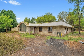 9033 Winn Rd, Spring Grove, IL 60081