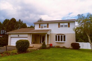 206 N Highland Dr, Pittston, PA 18640