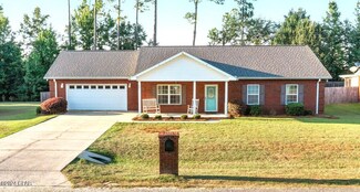 961 Haywood Dr, Chipley, FL 32428