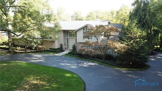 2420 Underhill Rd, Ottawa Hills, OH 43615
