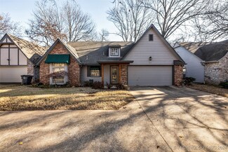 5515 S Columbia Ct, Tulsa, OK 74105