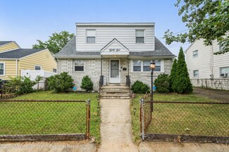 35 Collins Ave, Port Monmouth, NJ 07758