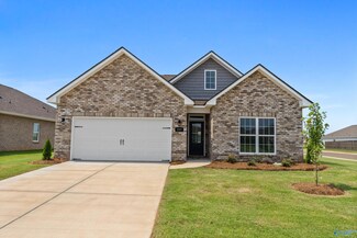 200 Goldie Ct, New Market, AL 35761