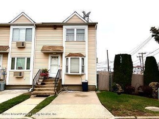 10 Northport Ln, Staten Island, NY 10314