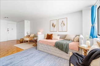 2 Bay Club Dr Unit 20Z4, Bayside, NY 11360