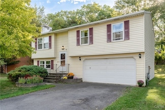 6271 Tobinlea Cir, East Syracuse, NY 13057