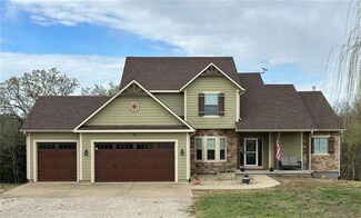 17151 Feather Ln, Tonganoxie, KS 66086