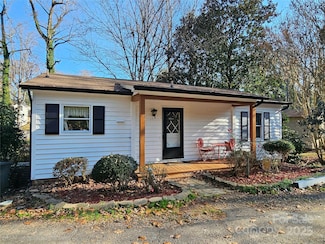 218 Davis Dr, Morganton, NC 28655