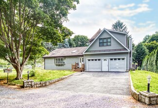 8 Sweet Briar Ln, Cos Cob, CT 06807