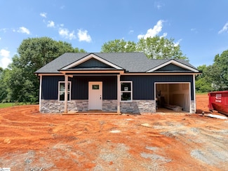 241 Woodgate Rd, Cowpens, SC 29330