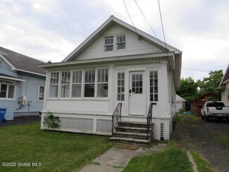 4 Holmes Ct, Albany, NY 12209