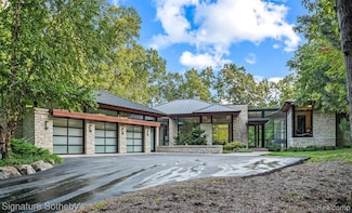 6956 Cooley Lake Rd, White Lake Charter Township, MI 48383